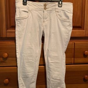 Candies size 11 off white capris pants